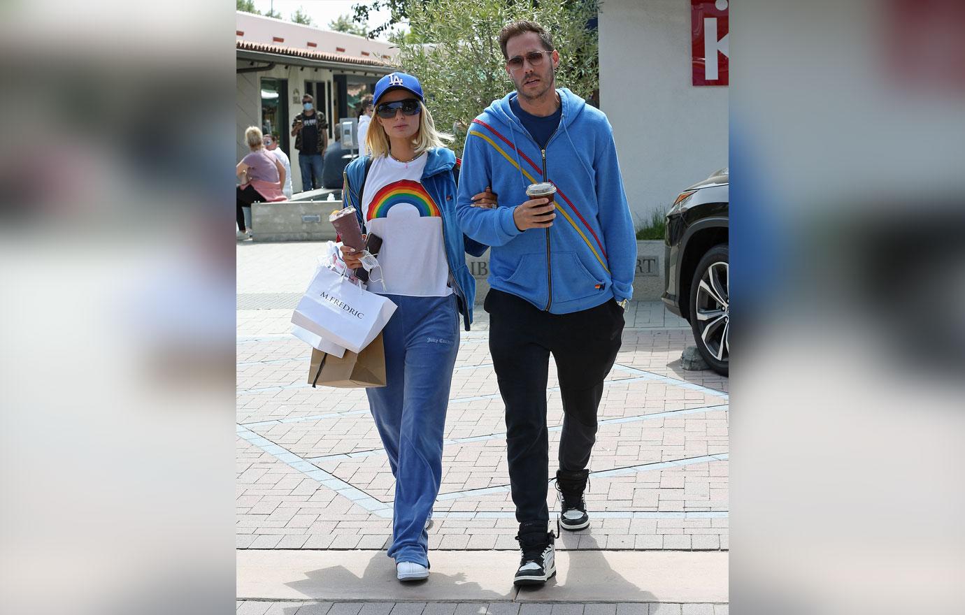 paris hilton and boyfriend cater reum stop for smoothies in malibu