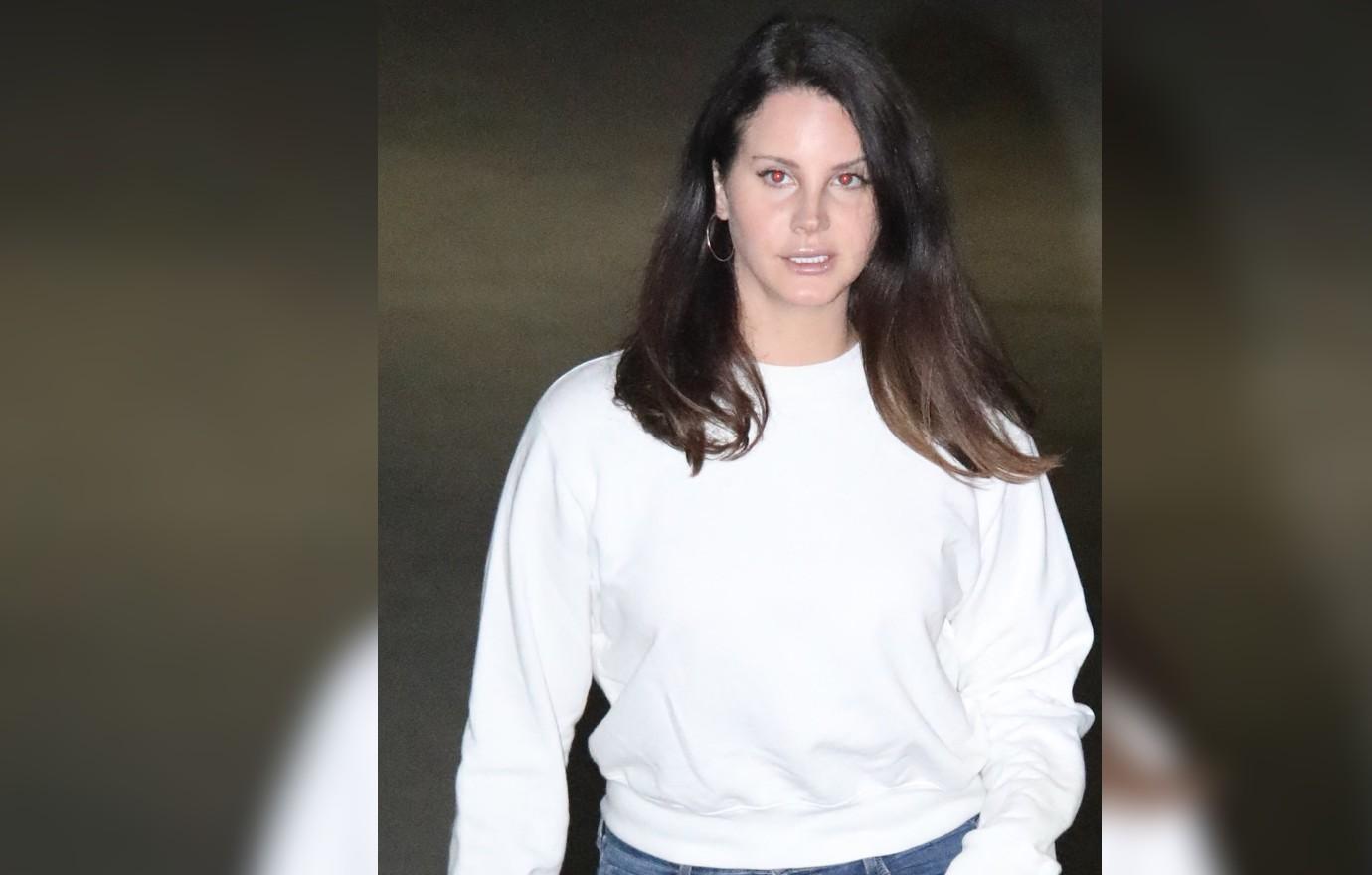 Lana del Rey Net Worth: Does the singer really need to be working at the  Alabama Waffle House?