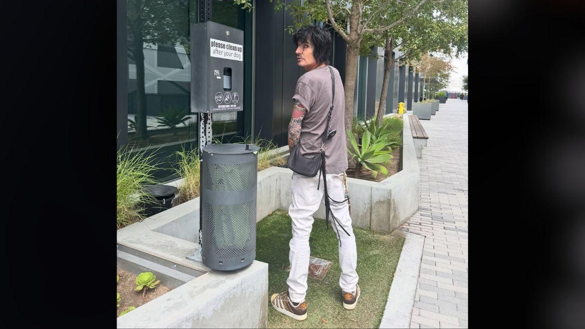 Photo of Tommy Lee seemingly poked fun at allegations that Jeff Bezos' Amazon employees are mistreated.