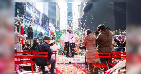 inside love in times square sezzle davids bridal and tell me lies stars celebrate love on the worlds biggest stage