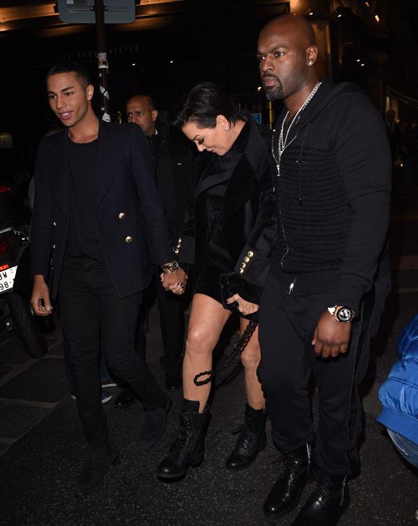 Kris jenner wardrobe malfunction short dress body 02 01