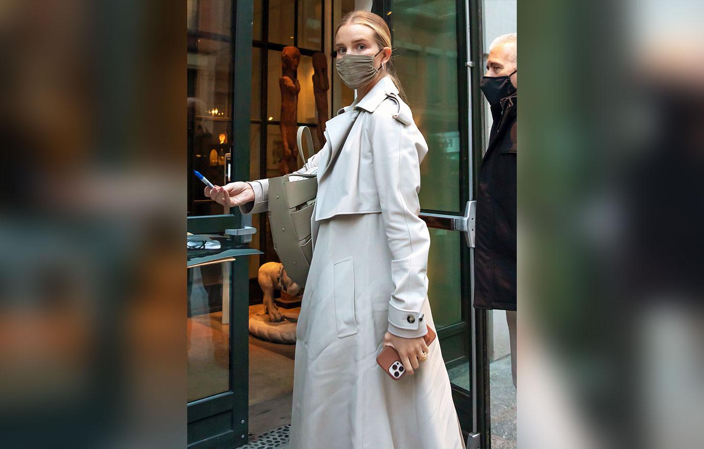 rosie huntington whiteley looks chic as she steps out in nyc