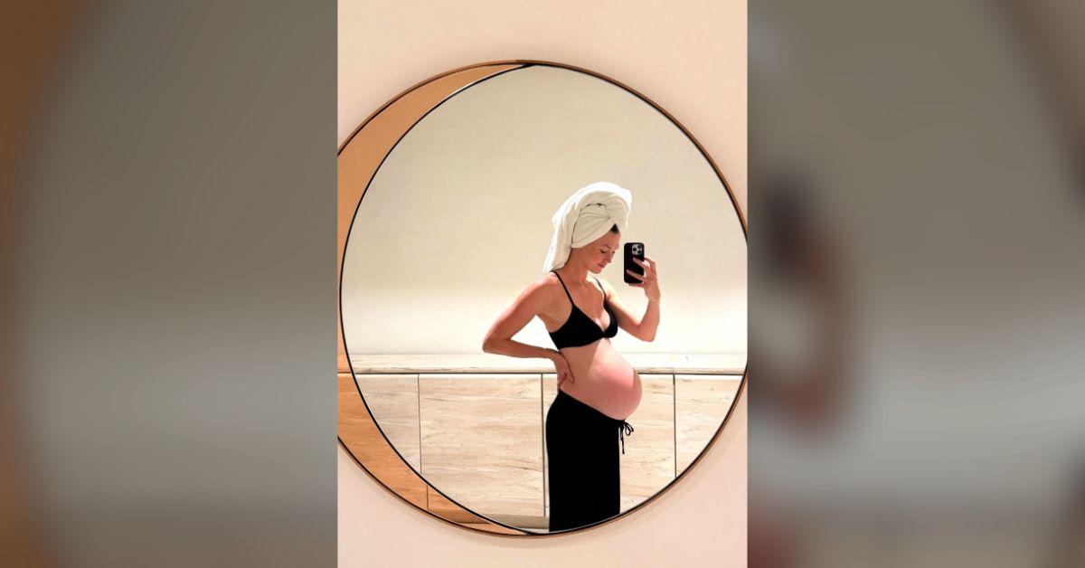 Image of Karlie Kloss is pregnant with her third child.