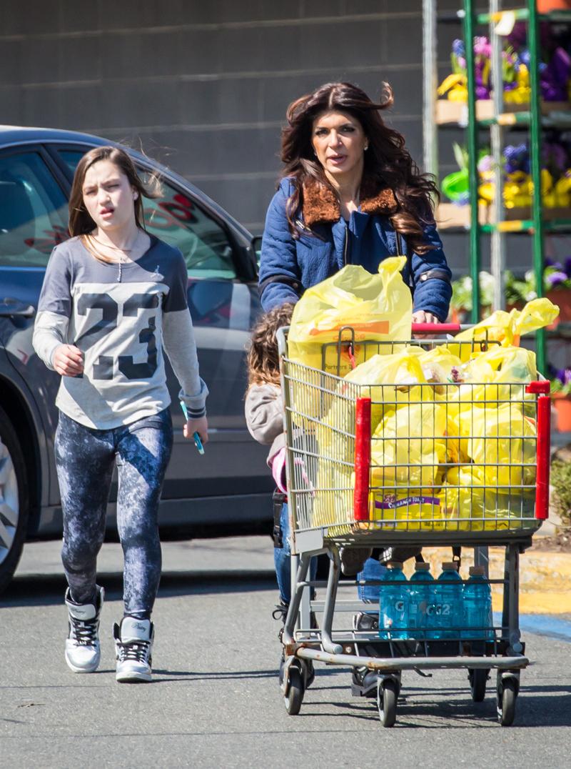 EXCLUSIVE: Teresa Giudice shopping on the last day of Joe before jail