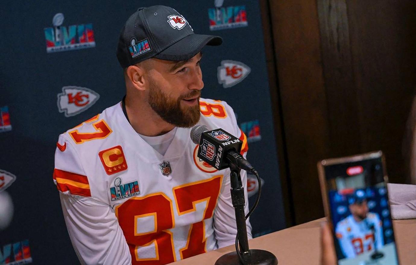 Taylor Swifts Rumored Flame Travis Kelce Addresses Romance Rumors picture