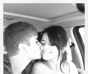 2011__07__Justin_Bieber_Selena Gomez_Instagram_July25newsbt 300×300.jpg