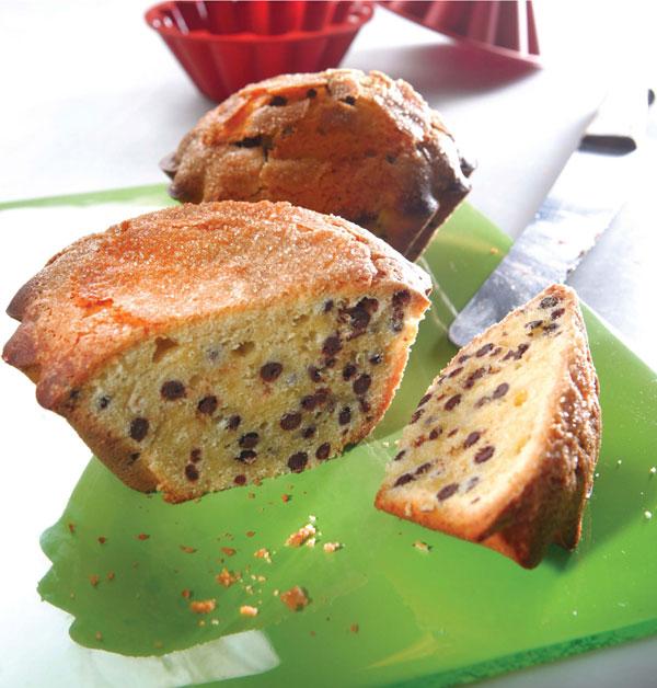 Olive-Oil-Cake-with-Chocolate-Flakes