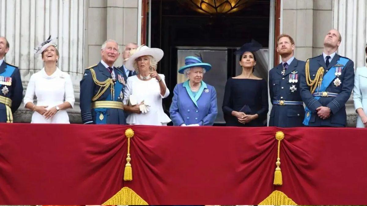 image of royal family 