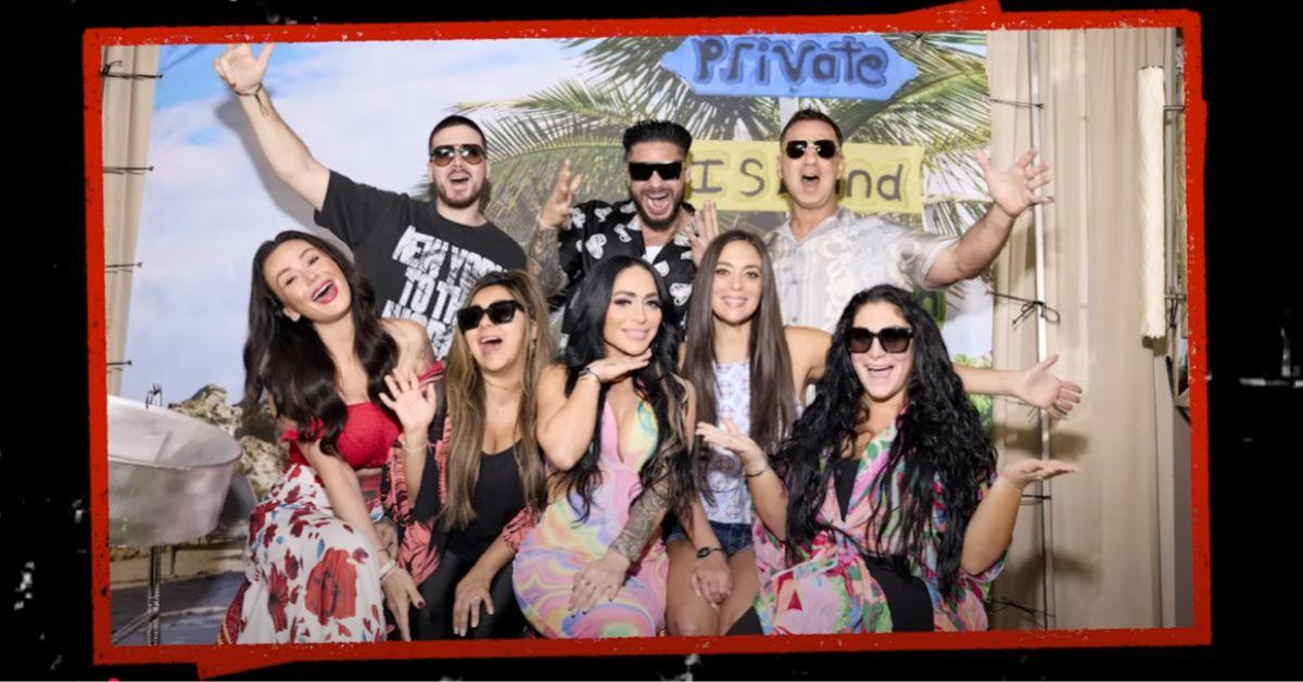 Photo of Angelina Pivarnick, Nicole 'Snooki' Polizzi, Jenni 'JWoww' Farley, Deena Nicole Cortese, Vinny Guadagnino, Paul 'DJ Pauly D' DelVecchio, Ronnie Ortiz-Magro and Mike 'The Situation' Sorrentino