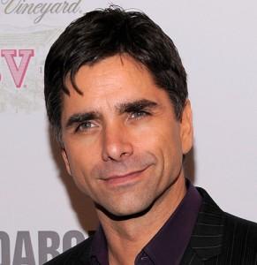 2010__04__John_Stamos_April19news 291&#215;300.jpg