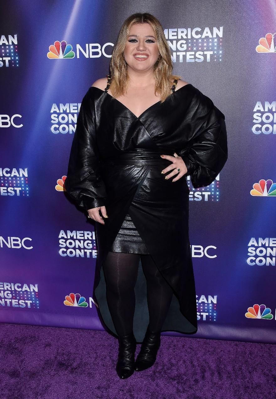 kelly clarkson dress divorce