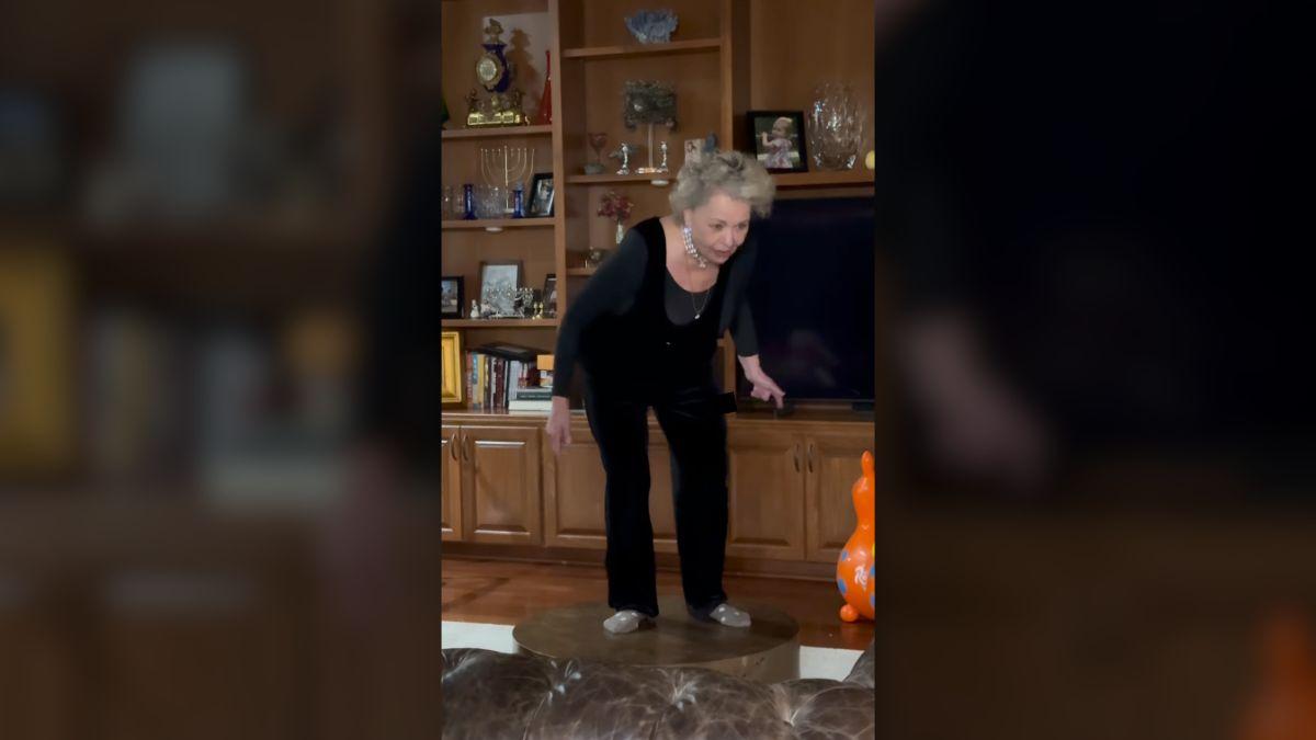 image of Fans called the sitcom legend 'timeless' in the comments section.