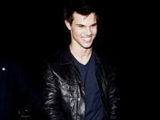 2010__02__taylor_lautner_feb1_202952 225&#215;169.jpg