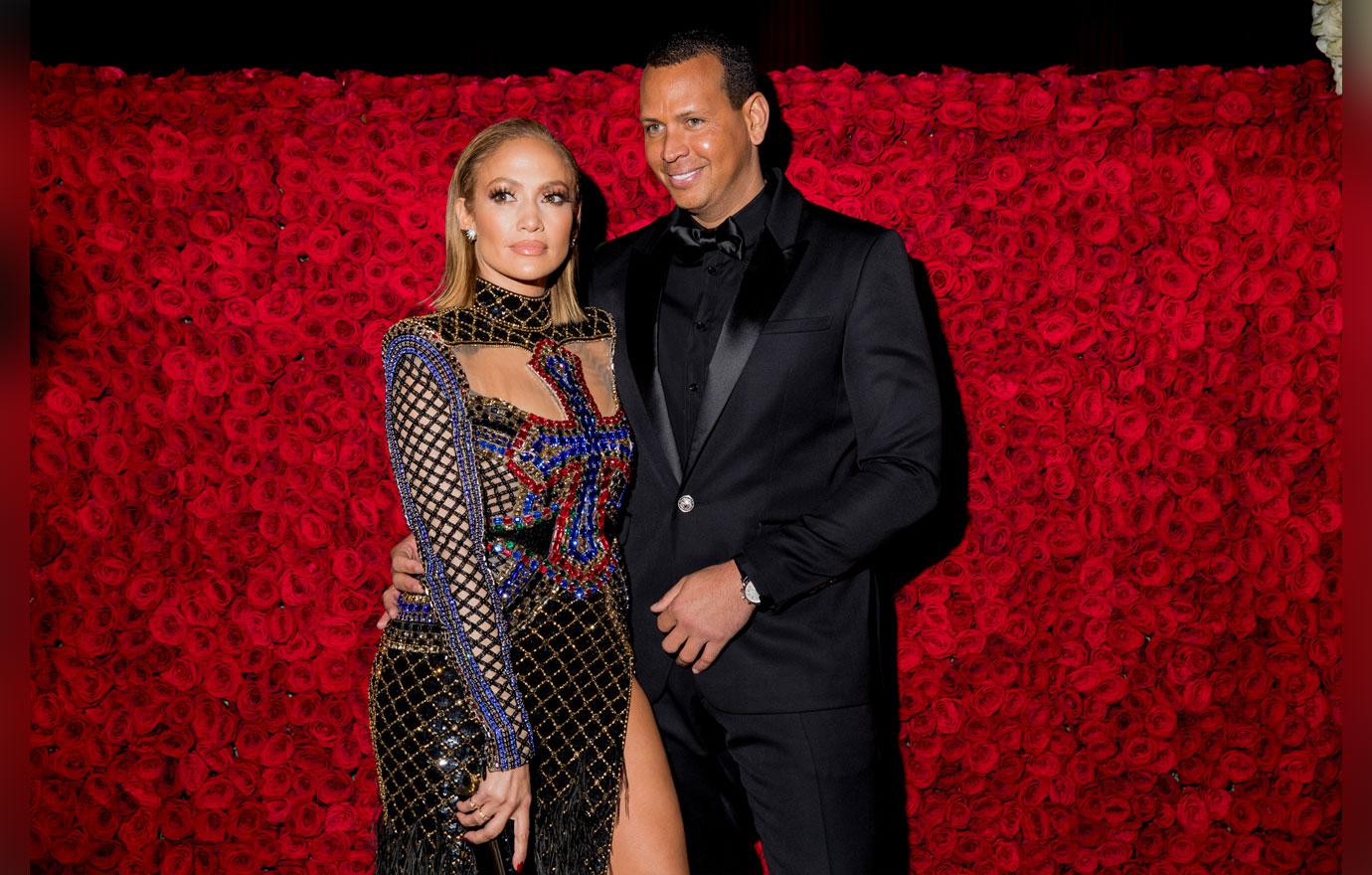 Alex-Rodriguez-Jennifer-Lopez-Roses