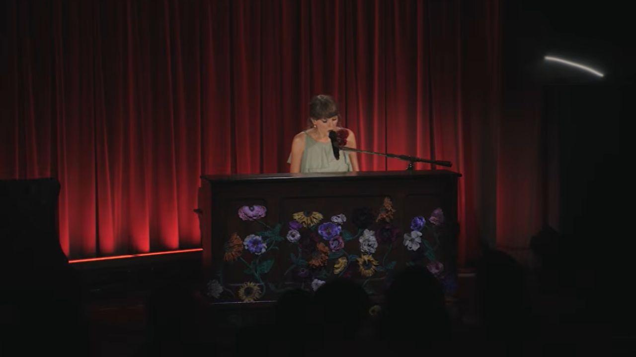Image of Taylor Swift performed 'I Knew It, I Knew You,' 'August' and 'All Too Well' during 'The Icon Sessions.'