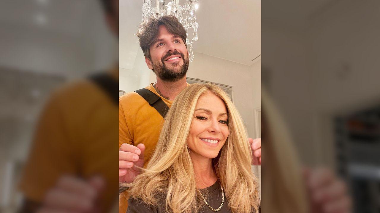 Photo of Kelly Ripa's hair is styled by Ryan Trygstad.