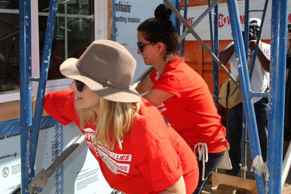 A very pregnant but charitable Kristen Bell joins stars from Showtime&#039;s &quot;Shameless&quot; and &quot;House Of Lies&quot; to help build homes with Habitat for Humanity LA