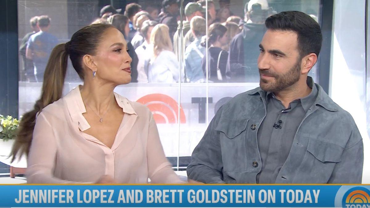 Photo of Brett Goldstein and Jennifer Lopez