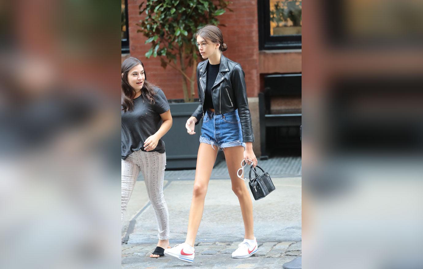 kaia gerber new york fashion week exhausted pics 03