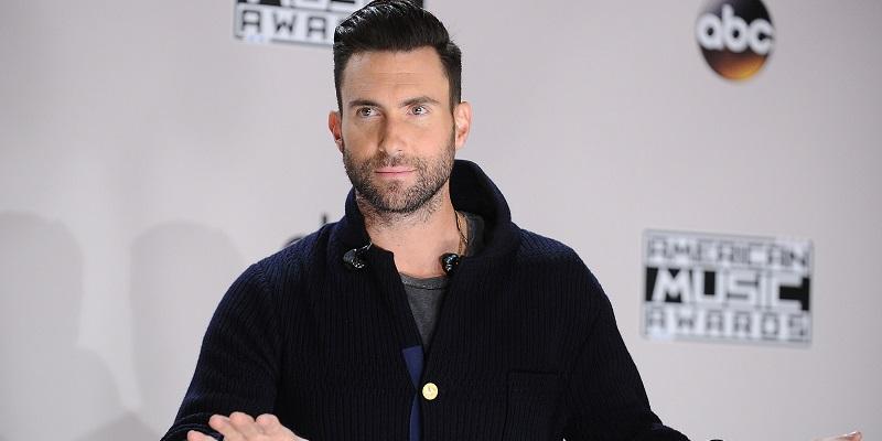 Adam Levine rocks the red carpet of the American Music Awards