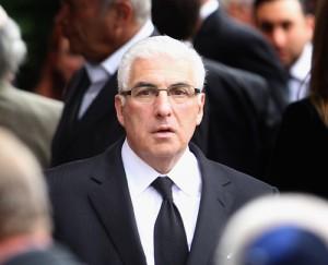 2011__07__Mitch_Winehouse_July26newsbt 300×243.jpg