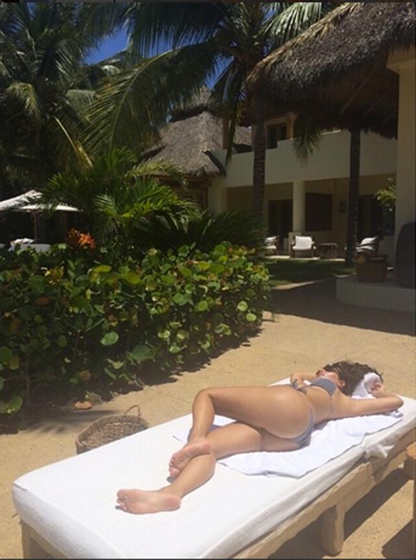 Kim kardashian sunbathign