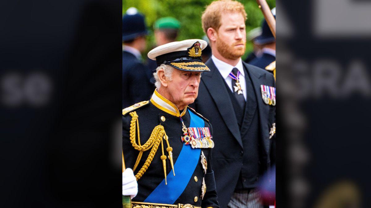 image of royal family