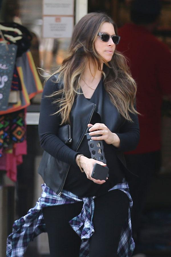 Jessica biel pregnant shopping