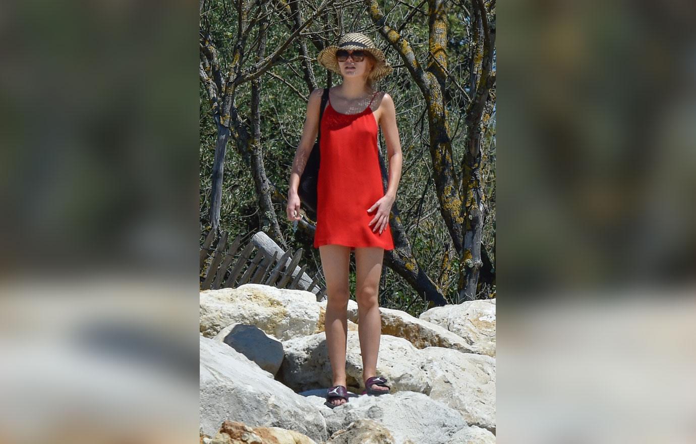 Lily rose depp beach vacation