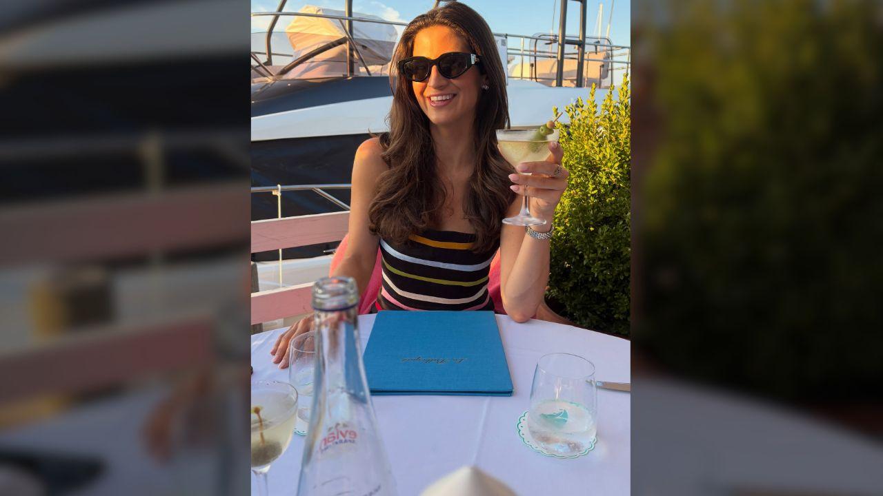 Photo of Fans begged for Kaitlan Collins to put the phrase 'still from Alabama' on a shirt.