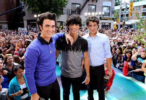 2009__08__jonasbros083109main_h.jpg