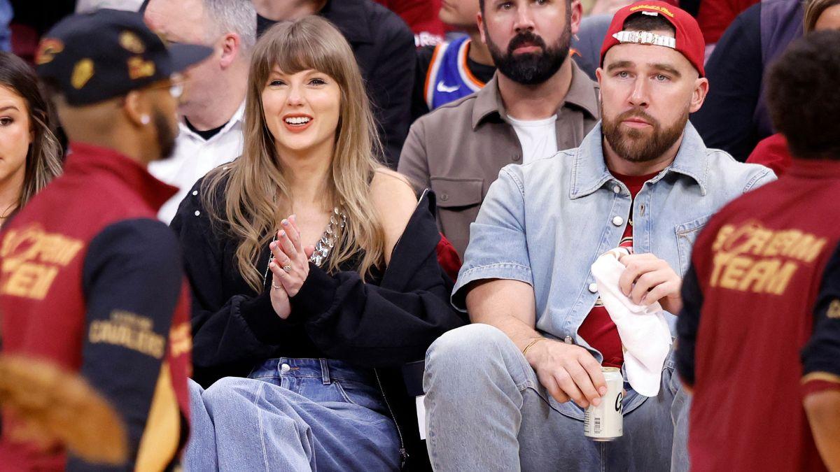 pic of Taylor Swift & Travis Kelce.