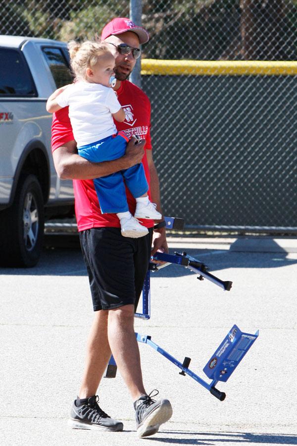 kendra wilkinson hank baskett family day