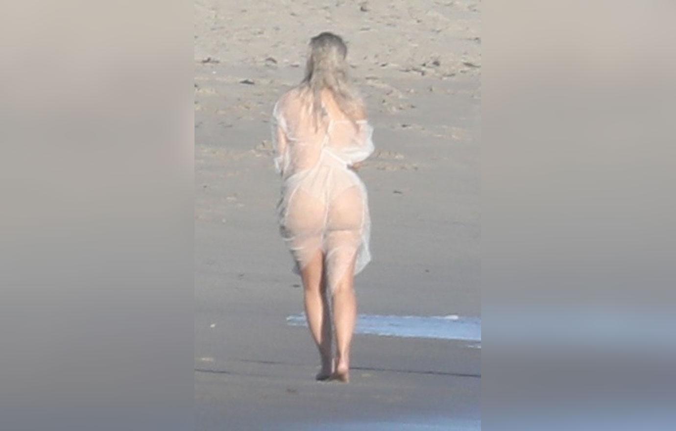 *PREMIUM EXCLUSIVE* Kim Kardashian looks amazing during a photoshoot in Malibu