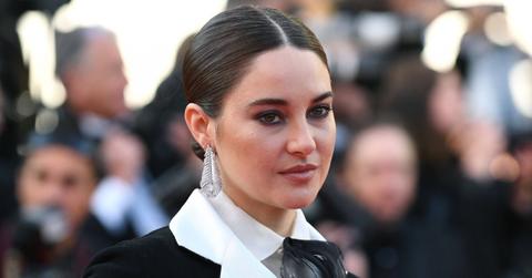 shailene woodley aaron rodgers ringless after split