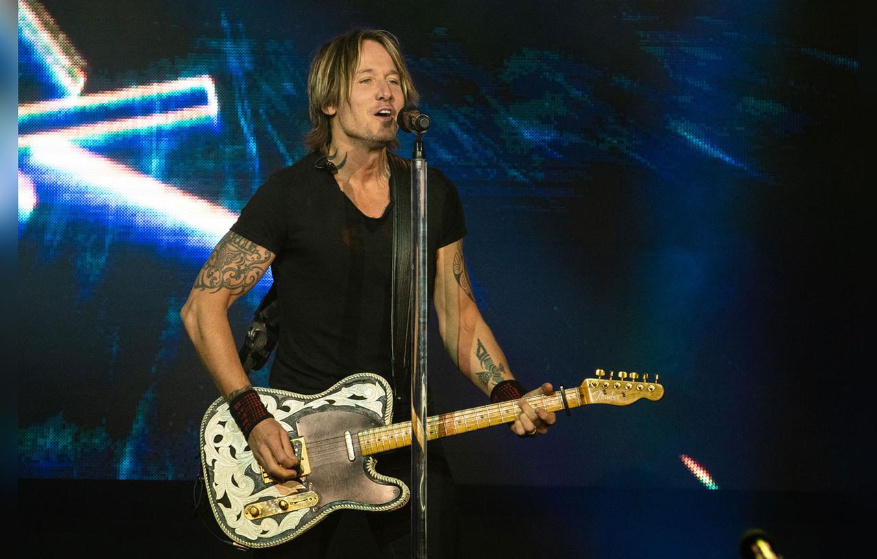 Keith Urban Dances On Stage During London Concert