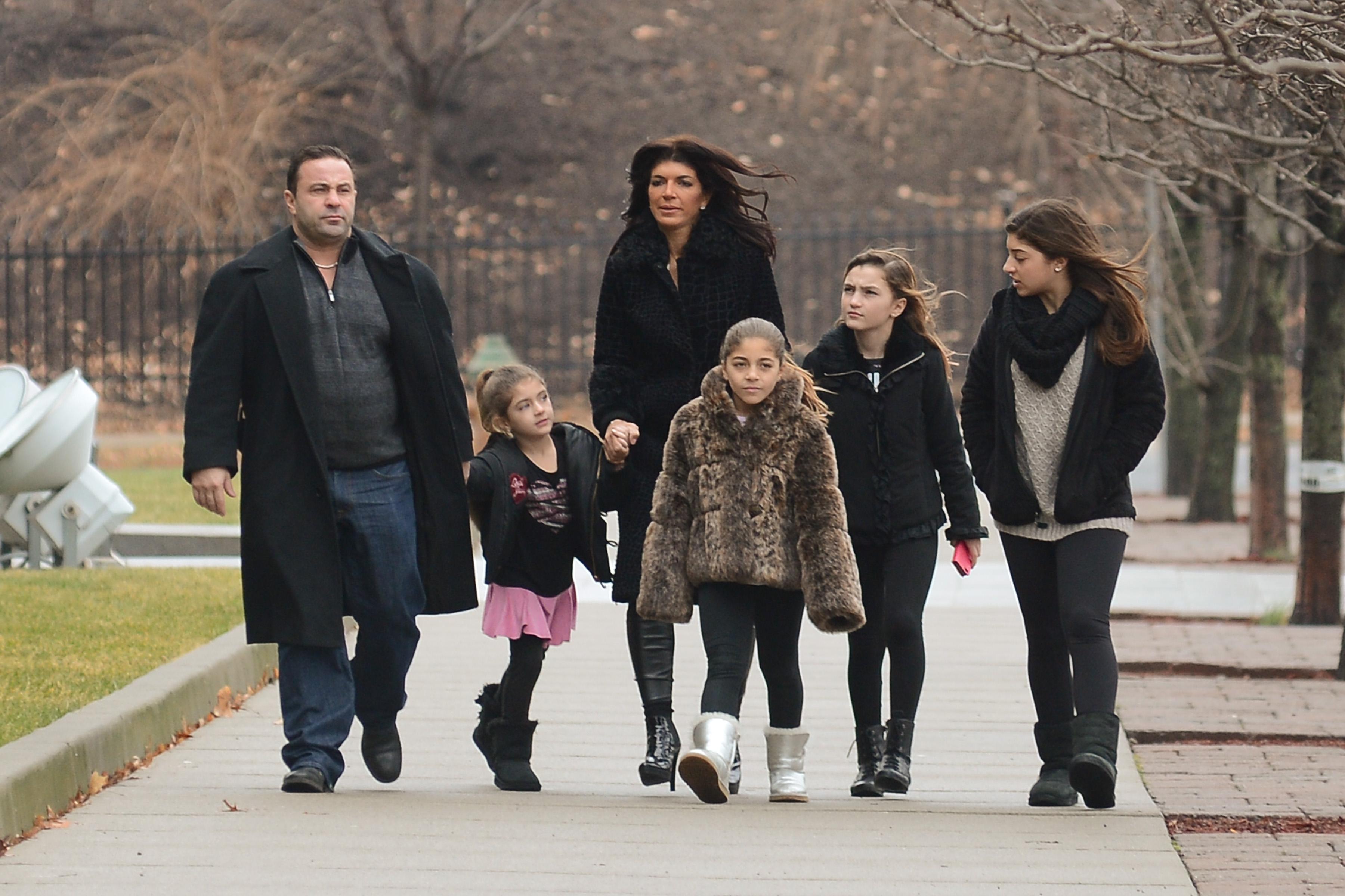 EXCLUSIVE: INF &#8211; Teresa Giudice and family visit church on her final day before going to prison