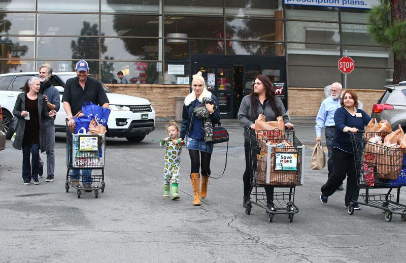 Gwen Stefani Blake Shelton Grocery Store Son Apollo 05