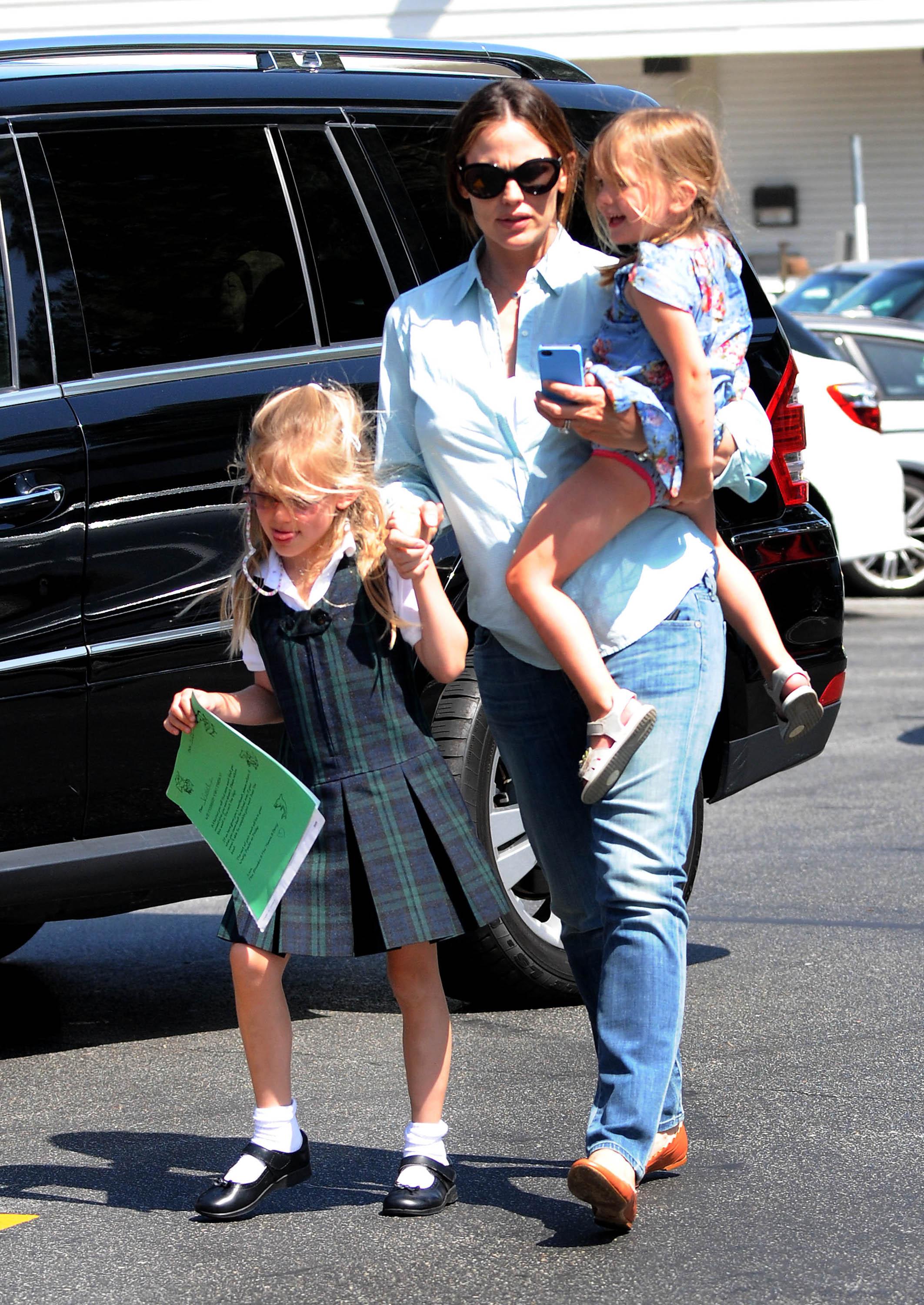 Jennifer garner daughters may31 0095_ _1.jpg