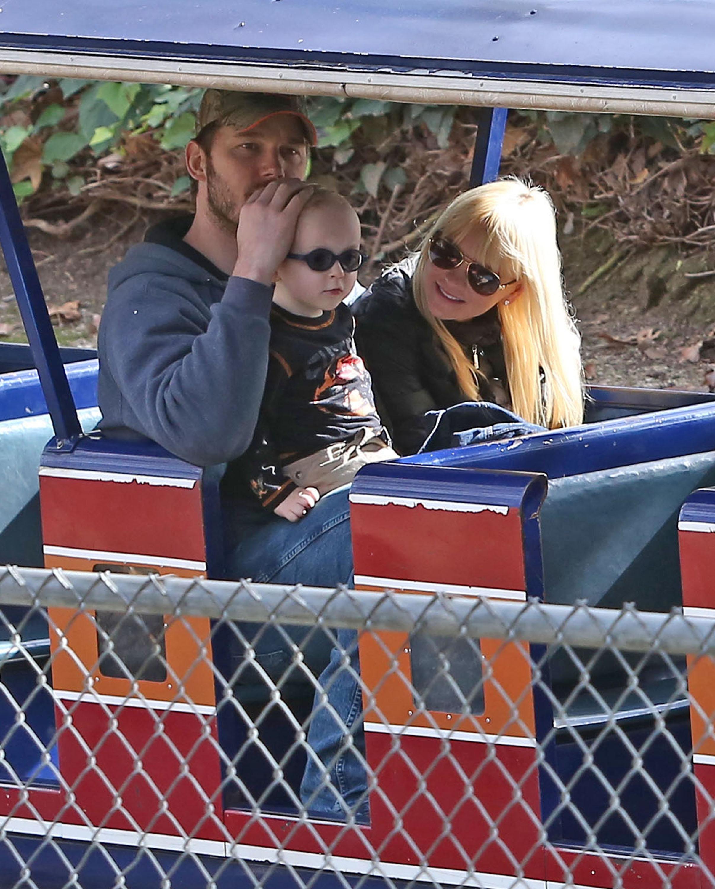 Exclusive&#8230; Anna Faris &amp; Chris Pratt Take Son Jack To The Train Museum