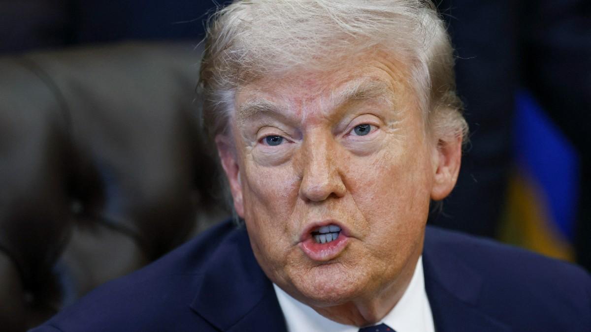 image of House Minority Leader Hakeem Jeffries recently called Trump the 'dumbest president ever.'