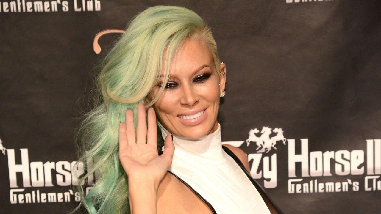 Image of Jenna Jameson opened up about her hair loss and healing journey on an Instagram post.