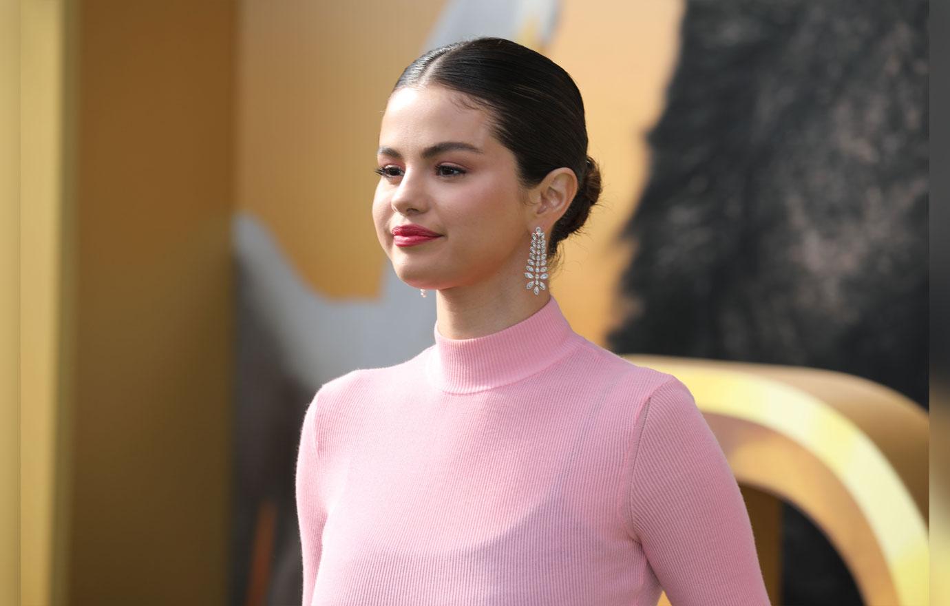 Selena Gomez Pleads With Fans To Make Her Album No. 1