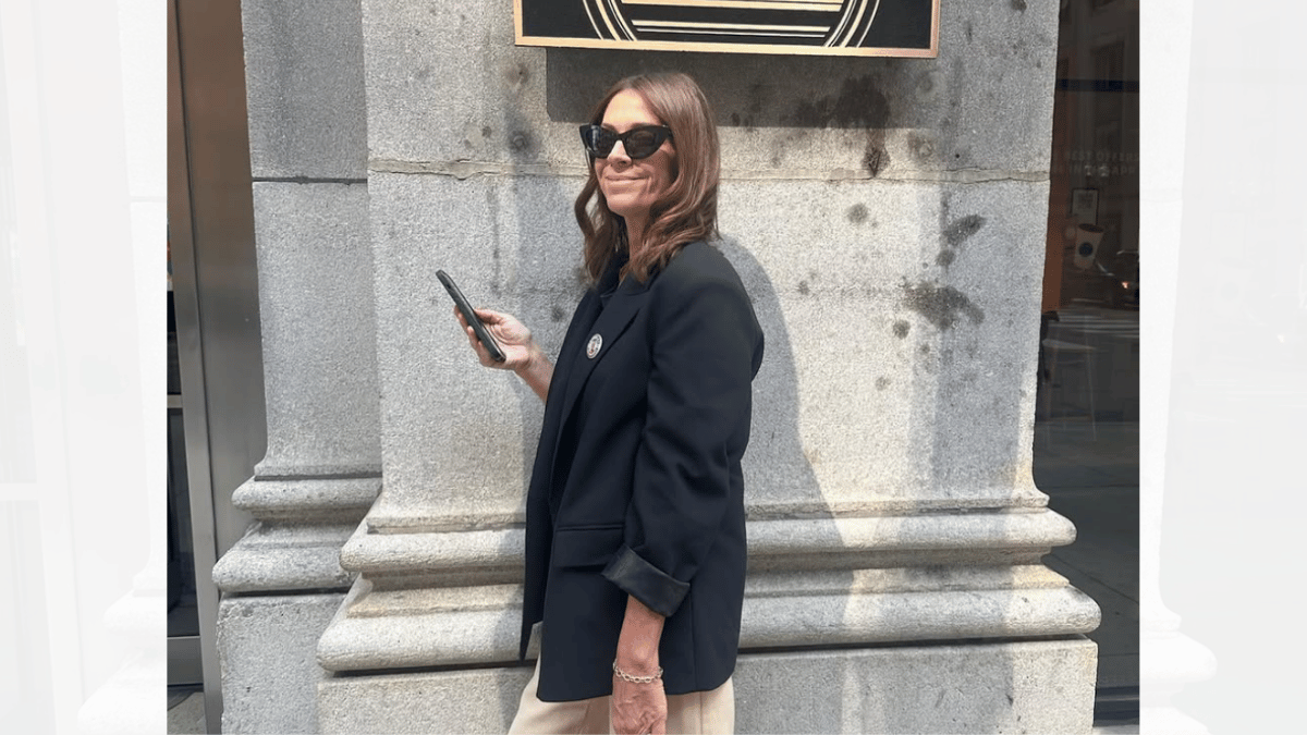 Image of Jessica Reed Kraus addressed disappearing from social media.