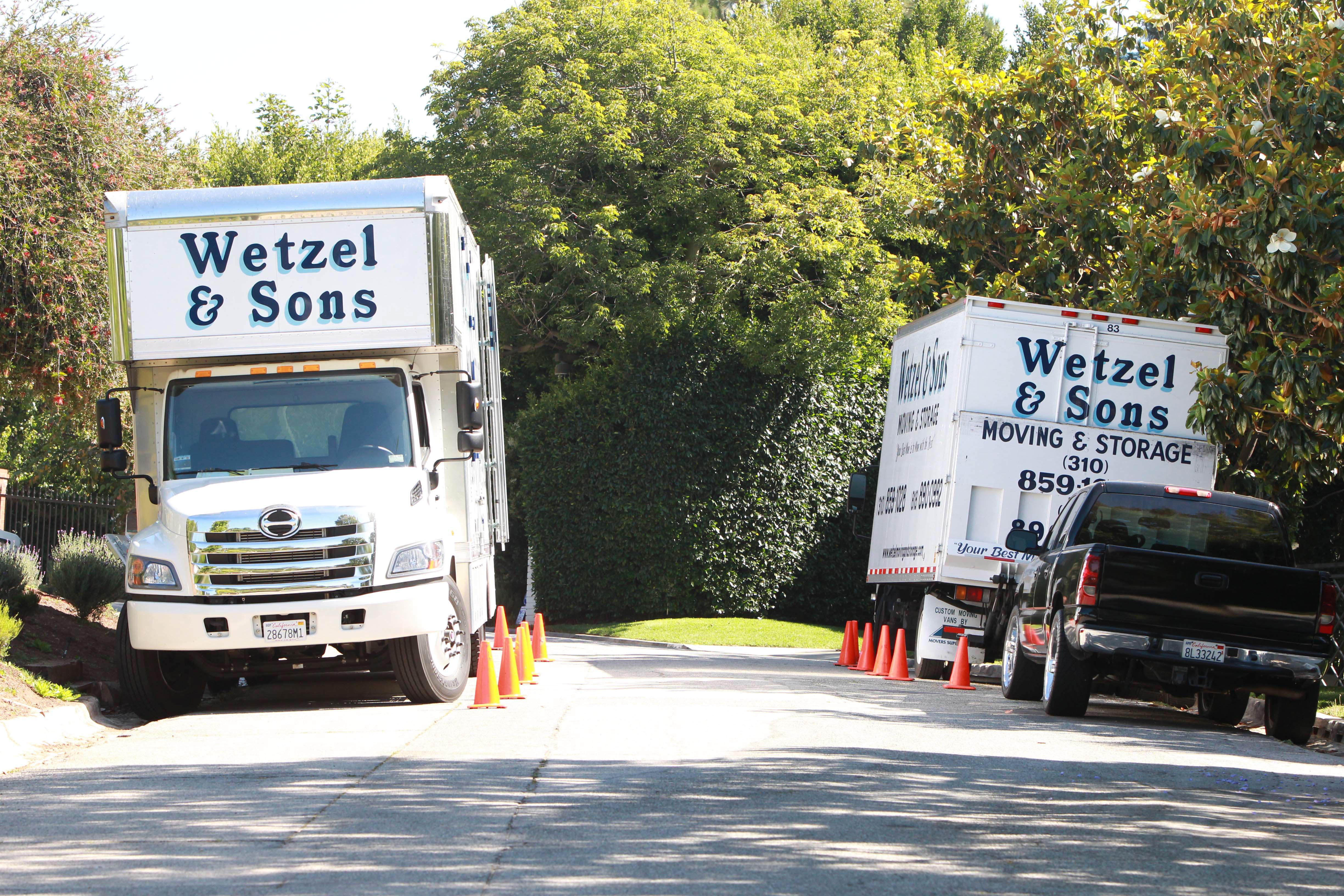 *EXCLUSIVE* Moving Trucks arrive at Ben Affleck and Jennifer Garner&#8217;s House amidst divorce rumors