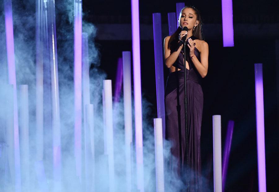 Ariana grande performing at the 2015 grammy awards 02