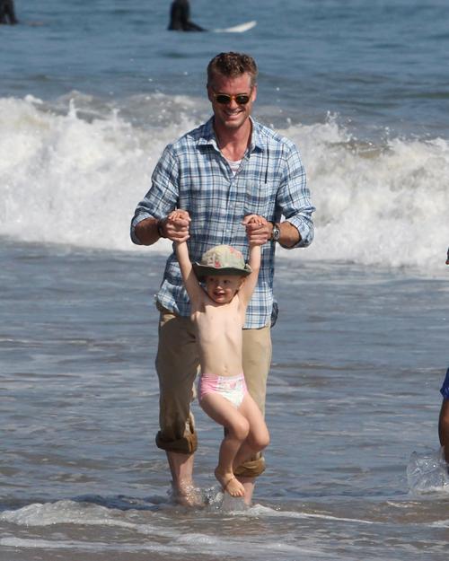 Eric dane rebecca gayheart beach june4 0093_ _1.jpg