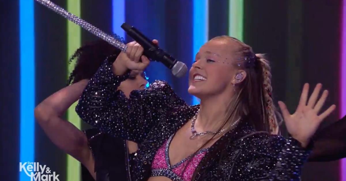 jojo siwa performance live with kelly and mark video horrible