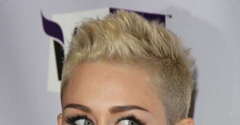 Miley cyrus shaved side hair 123112 ka ok.jpg