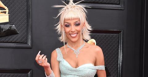 doja cat shaves head eyebrows instagram live pp